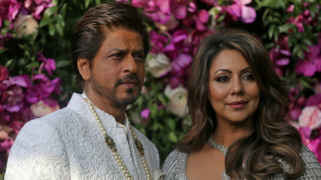 ১ লক্ষ মানুষের খাবারের দায়িত্ব নিলেন শাহরুখের স্ত্রী গৌরী