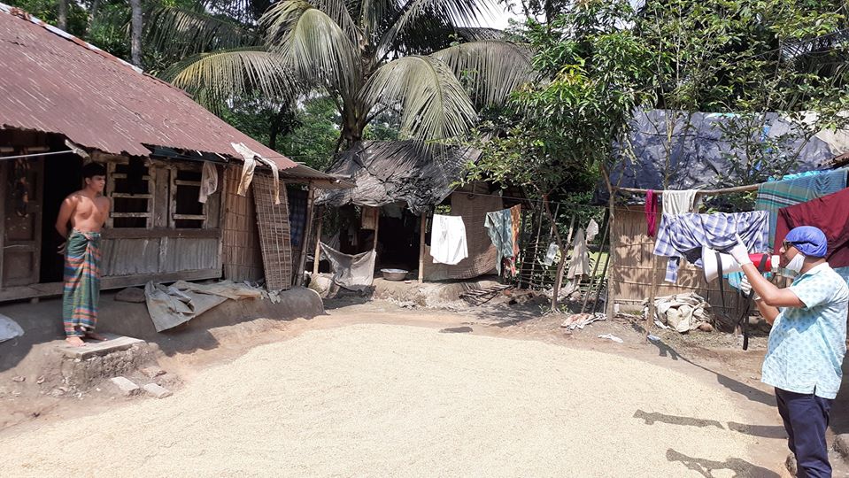 আগৈলঝাড়ায় নারায়ণগঞ্জ থেকে আসা  গার্মেন্টস শ্রমিকের বাড়ী লক-ডাউন