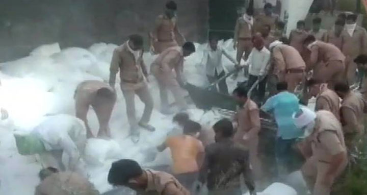 ভারতের উত্তরপ্রদেশে দুই ট্রাকের সংঘর্ষে ২৪ শ্রমিক নিহত