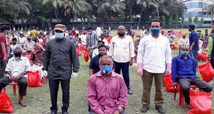 ঠাকুরগাঁওয়ে জেলা পরিষদের উদ্যোগে প্রধানমন্ত্রীর ঈদ উপহার বিতরণ
