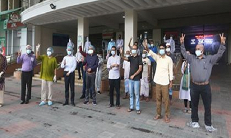 করোনাকে জয় করে বাড়ি ফিরলেন ৯ জন