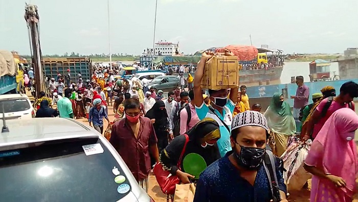 শেষ সময়েও ঘরমুখো মানুষের ভিড়