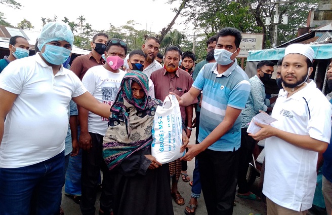 ভোলায় করোনা দুর্যোগকালীন সময়ে মানবতার সেবায় কাজ করে যাচ্ছে ‘পূর্ব ইলিশা যুব ফাউন্ডেশন’