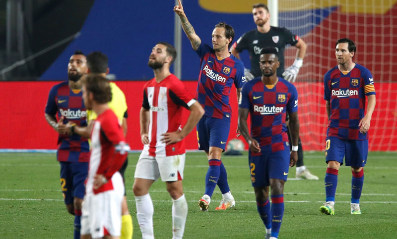 কঠিন লড়াইয়ে জিতে শীর্ষে ফিরল বার্সেলোনা