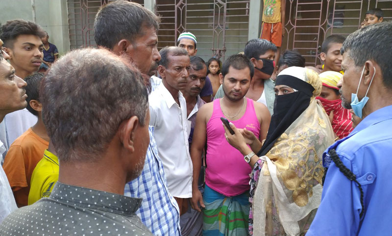 স্ত্রীর মর্যাদা পেতে সাভারের মেয়ে কিশোরগঞ্জে শ্বশুড় বাড়িতে অবস্থান ধর্মঘট