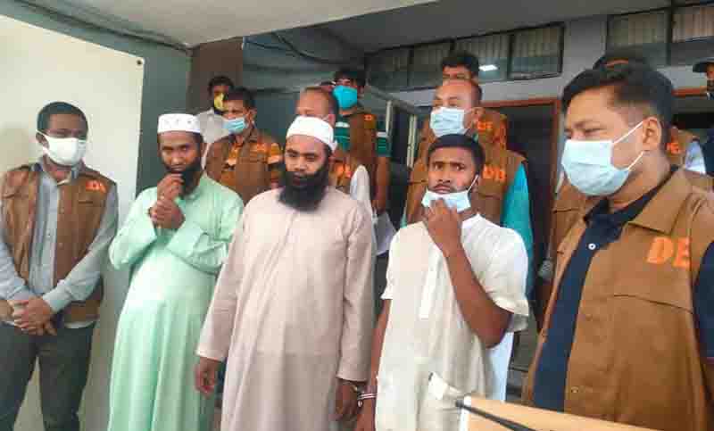 ফেনীতে অগ্নিসংযোগের ঘটনায় তিন মসজিদের ইমাম আটক