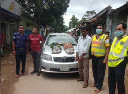 বালিশের ভিতরে গাঁজা, মাইক্রোবাসসহ মাদক পাচারকারী গ্রেপ্তার