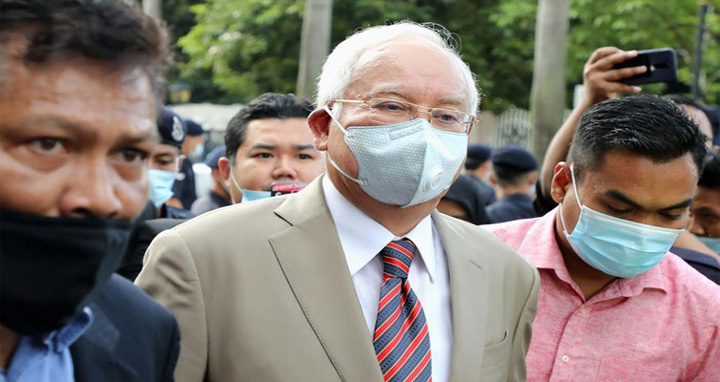 মালয়েশিয়ার সাবেক প্রধানমন্ত্রী নাজিব রাজাকের ১২ বছরের কারাদণ্ড