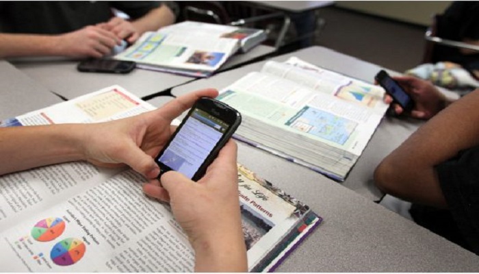 স্মার্ট ফোন কিনতে ঋণ দেওয়া হবে শিক্ষার্থীদের