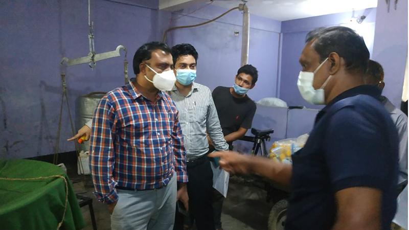 রংপুরে ভেজাল তেল কারখানায় ডিবির অভিযান