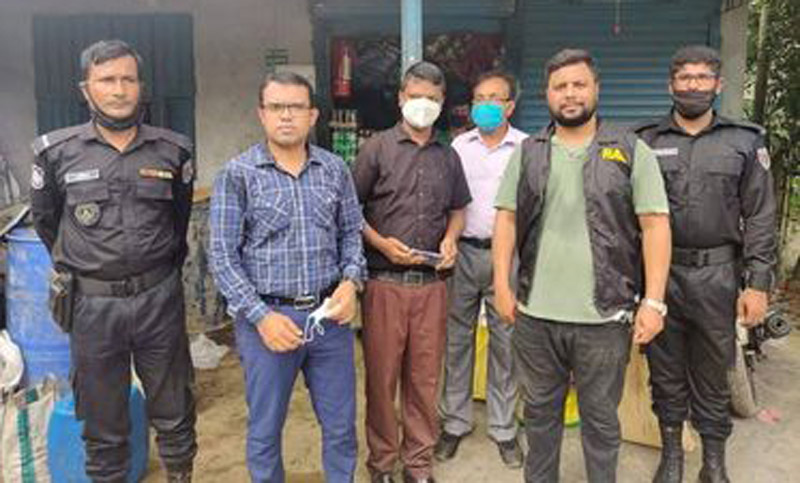 রংপুরে ‘ডাক্তার’ পদবী লেখায় পল্লী চিকিৎসকের জরিমানা