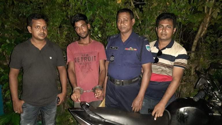 মোংলায় পুলিশের হাতে মটরসাইকেল চোর আটক
