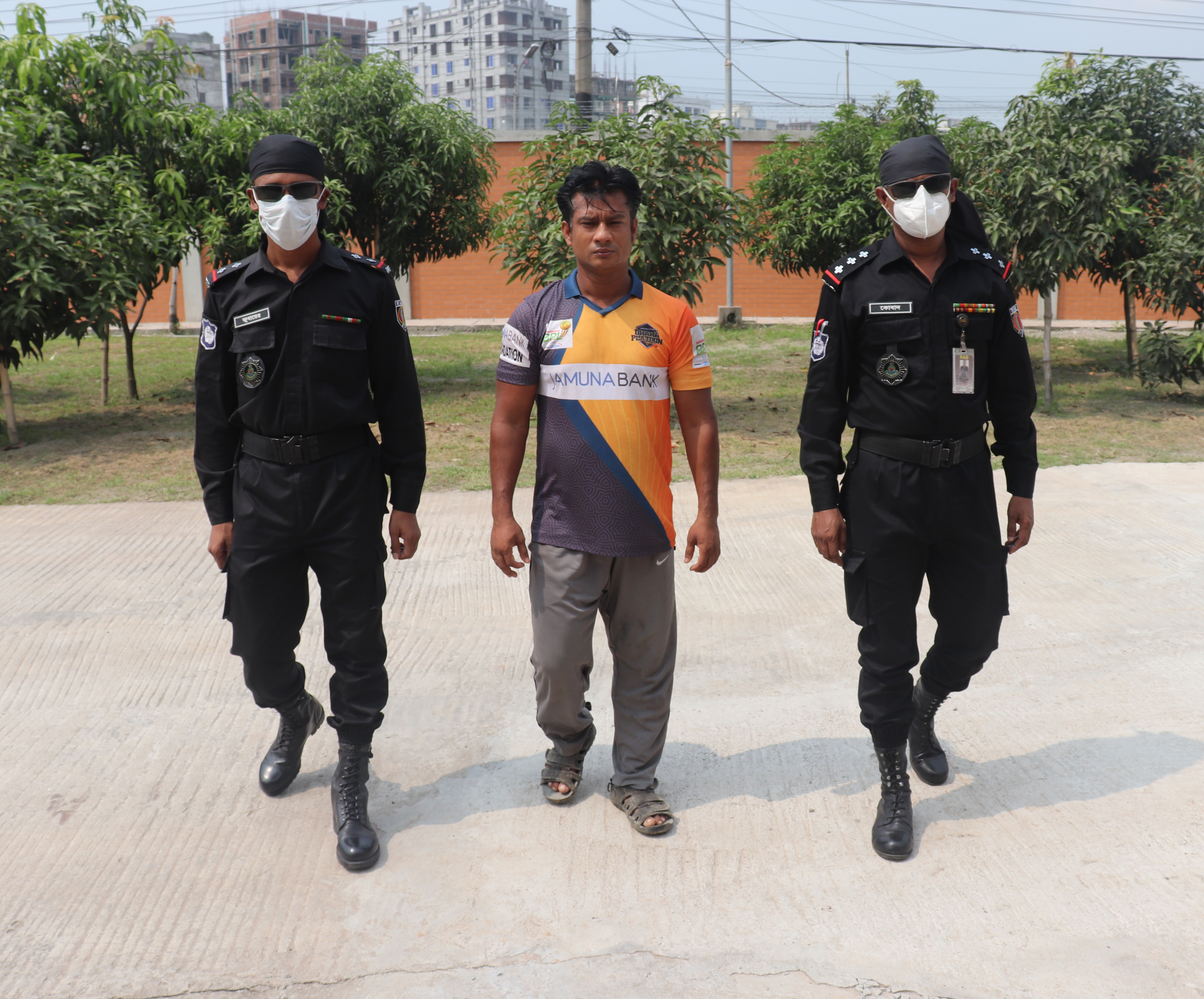 ভালো বেতনে কাজের প্রলোভন দেখিয়ে গৃহপরিচারিকাকে ধর্ষণ