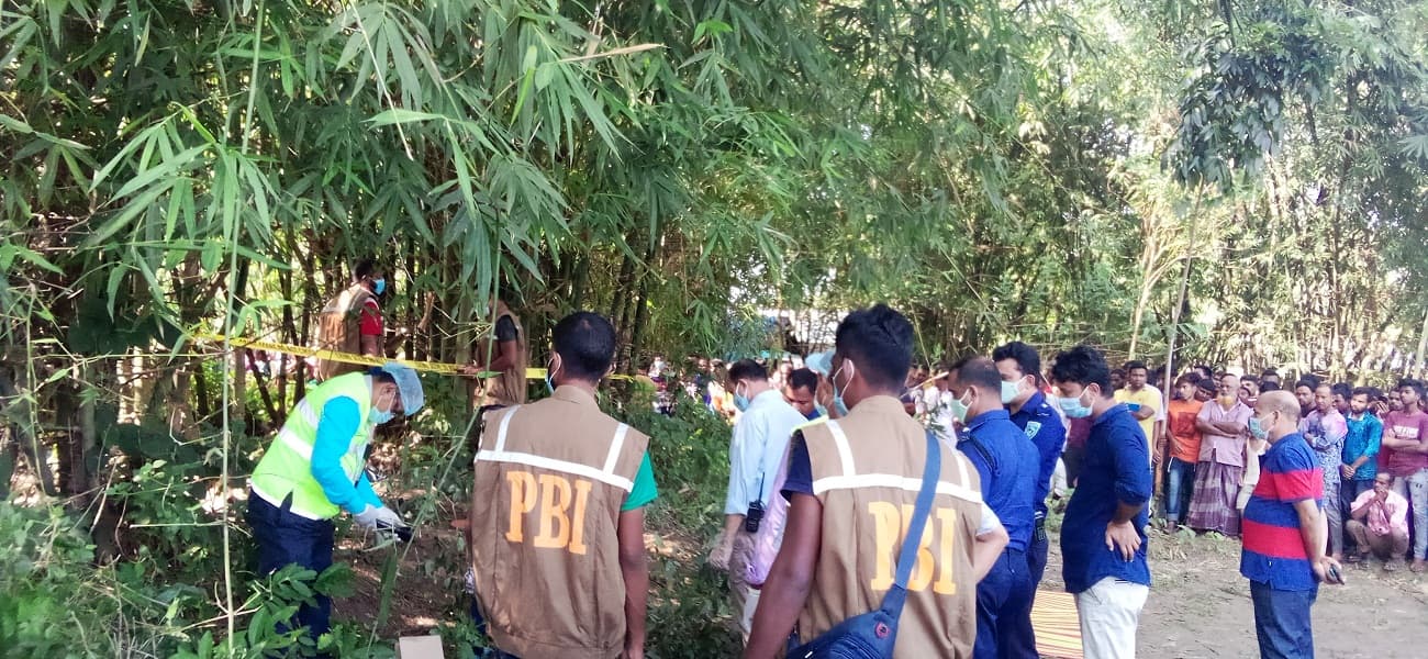 ঠাকুরগাঁওয়ে মায়ের কবরের পাশে থেকে ছেলের মরদেহ উদ্ধার !