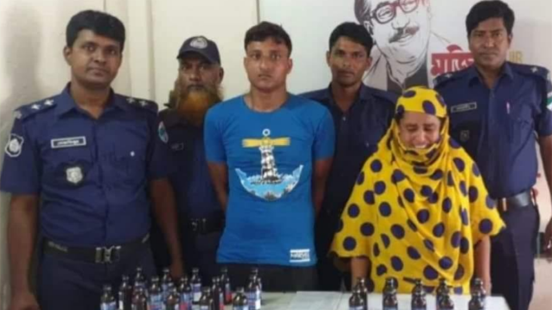 বেনাপোল সীমান্ত থেকে ফেনসিডিলসহ দুই মাদক বিক্রেতা আটক