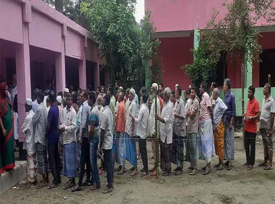 ২০৮ উপজেলা-ইউনিয়ন পরিষদে ভোটগ্রহণ চলছে