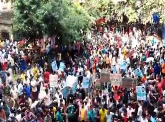 সম্রাটের মুক্তির দাবিতে আদালত প্রাজ্ঞনে হাজারো নেতাকর্মী