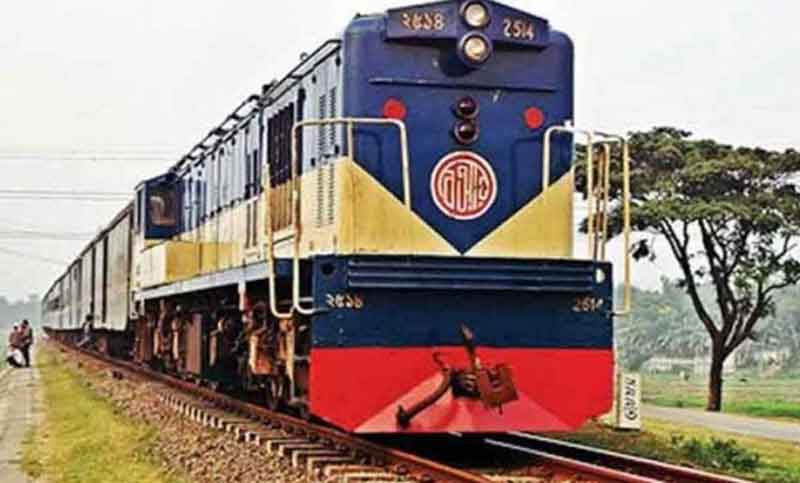 বাস-ট্রেন সংঘর্ষে মৃতের সংখ্যা বেড়ে ২, রেল যোগাযোগ স্বাভাবিক