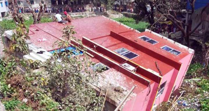 কেরানীগঞ্জে ধসে পড়ল তিনতলা ভবন, উদ্ধার ৭