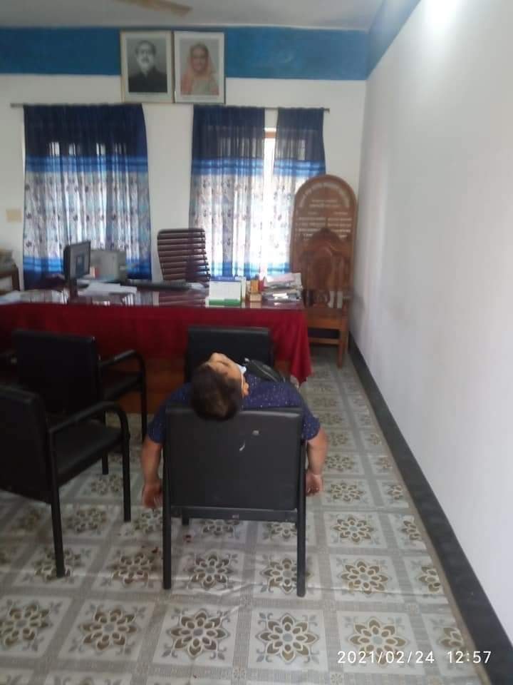 ইউএনওর কার্যালয়ে ইউপি সদস্যকে গুলি করে হত্যা