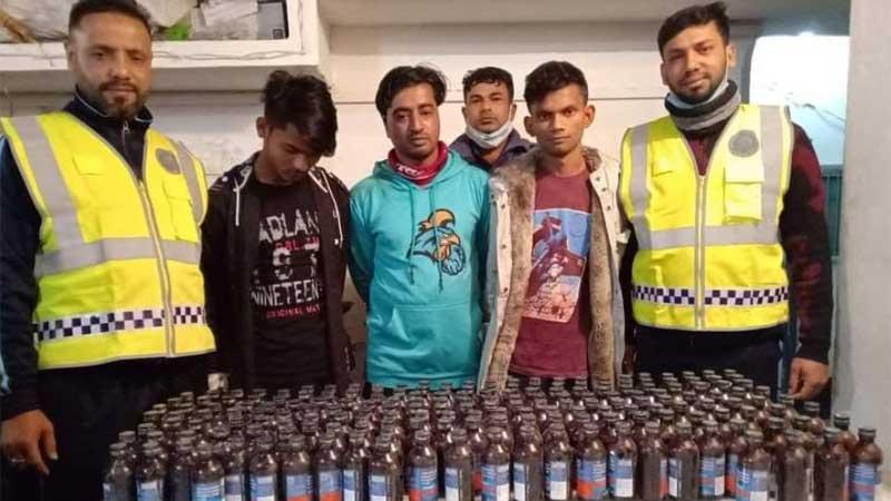 বেনাপোলে ১৮৯ বোতল ফেনসিডিলসহ তিন মাদক পাচারকারী আটক