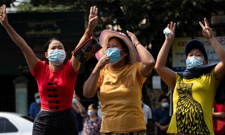 জোরালো হচ্ছে বিক্ষোভ, মিয়ানমারে রাস্তায় হাজারো মানুষ