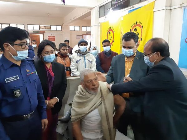 ডিমলায় কোভিড-১৯ টিকা প্রদানের শুভ উদ্বোধন