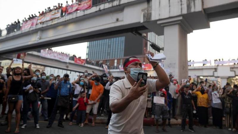 মিয়ানমারে প্রতিবাদ চালিয়ে যাওয়ার অঙ্গীকার অভ্যুত্থান বিরোধীদের
