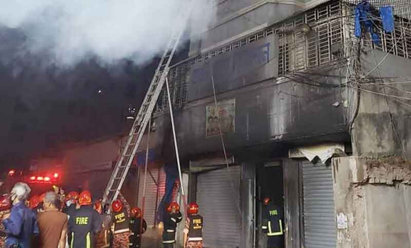 আরমানিটোলায় কেমিক্যাল গোডাউনে অগ্নিকাণ্ডে মৃতের সংখ্যা বেড়ে ৫