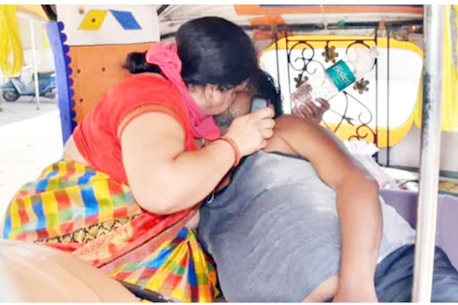 মুখের শ্বাস দিয়েও বাঁচাতে পারলেন না স্বামীকে