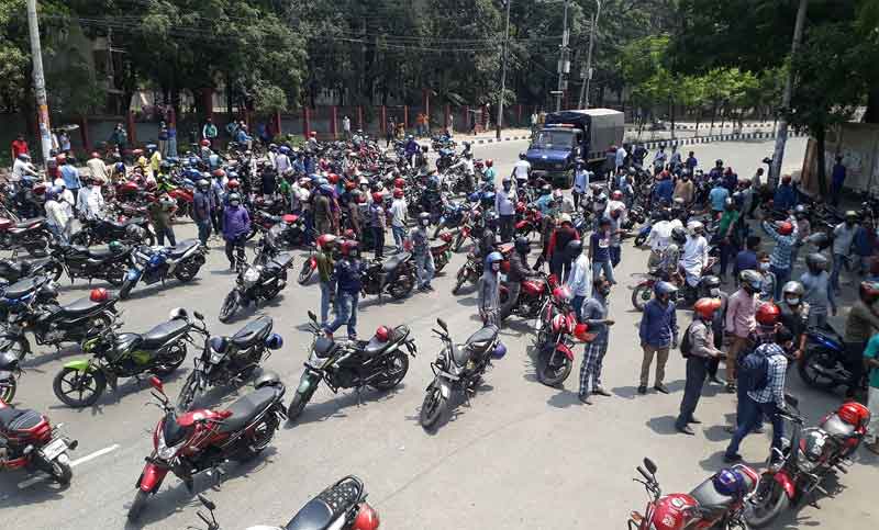 রাইড শেয়ারিং চালুর দাবিতে রাজধানীতে বিক্ষোভ