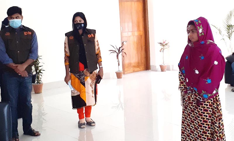 স্বামীকে হাজতখানায় খাবারের সঙ্গে ইয়াবা দিতে গিয়ে স্ত্রী গ্রেপ্তার