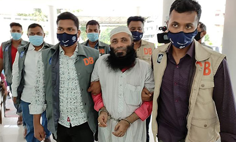 হেফাজতের আরেক নেতা ফয়েজীর বিরুদ্ধে বিয়ের প্রলোভনে ধর্ষণের মামলা