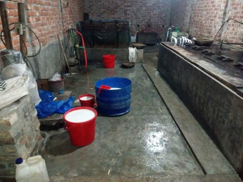 ডিমলায় নোংরা পরিবেশে তৈরী হচ্ছে আইসক্রিম