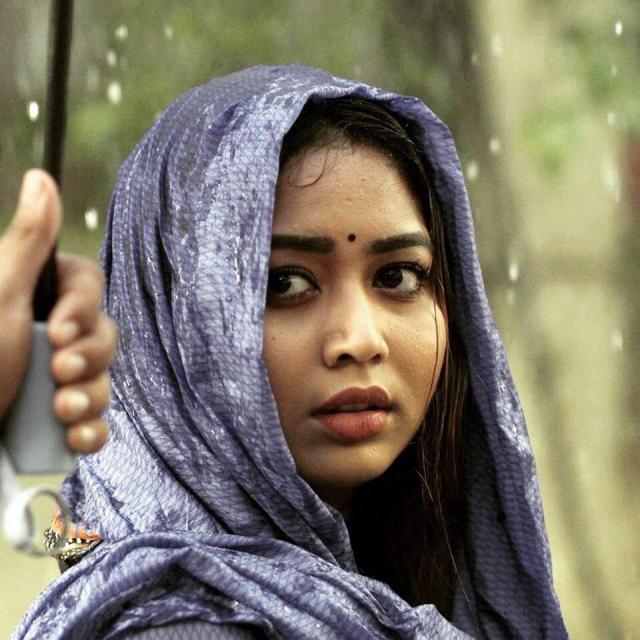 ভাবনার প্রশ্ন–মানুষ কারও মাকে নিয়ে এমন নোংরামি করতে পারে?