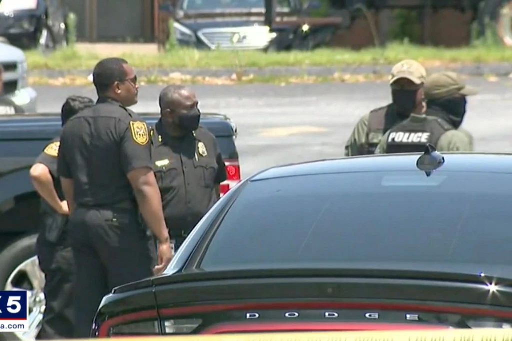 মাস্ক পরতে বলায় দোকানীকে গুলি করে হত্যা