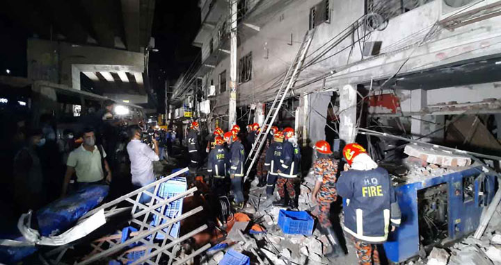 মগবাজারে বিকট শব্দে বিস্ফোরণ: নিহত ৭, আশঙ্কাজনক অনেকেই