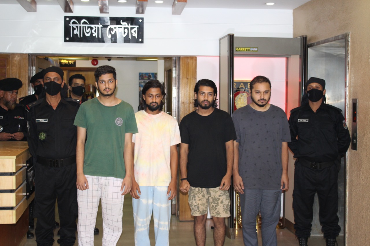 র‌্যাব-২ এর অভিযানে নতুন মাদক ডিএমটি, এলএসডিসহ গ্রেপ্তার ৪