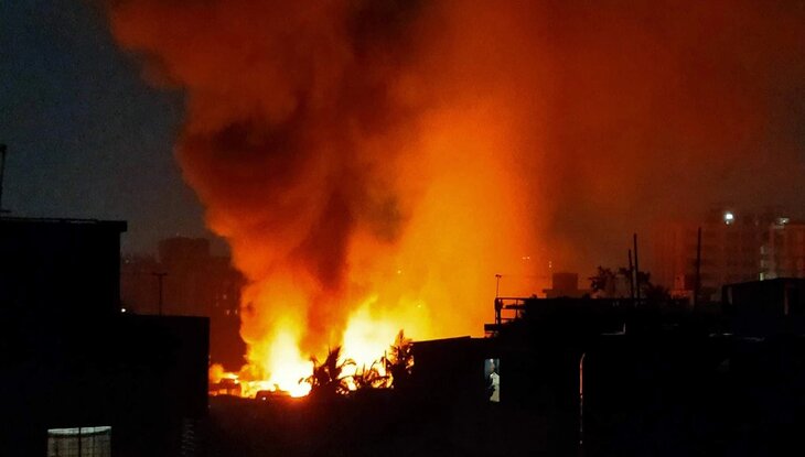 মহাখালীর সাততলা বস্তির আগুন নিয়ন্ত্রণে, এক হাজার ঘর পুড়ে ছাই