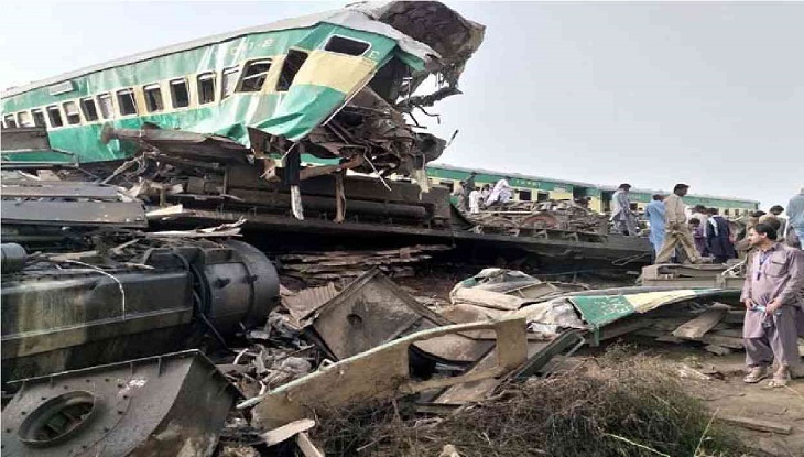 পাকিস্তানের সিন্ধু প্রদেশে দুটি ট্রেনের সংঘর্ষে নিহত ৩০, আহত ৫০