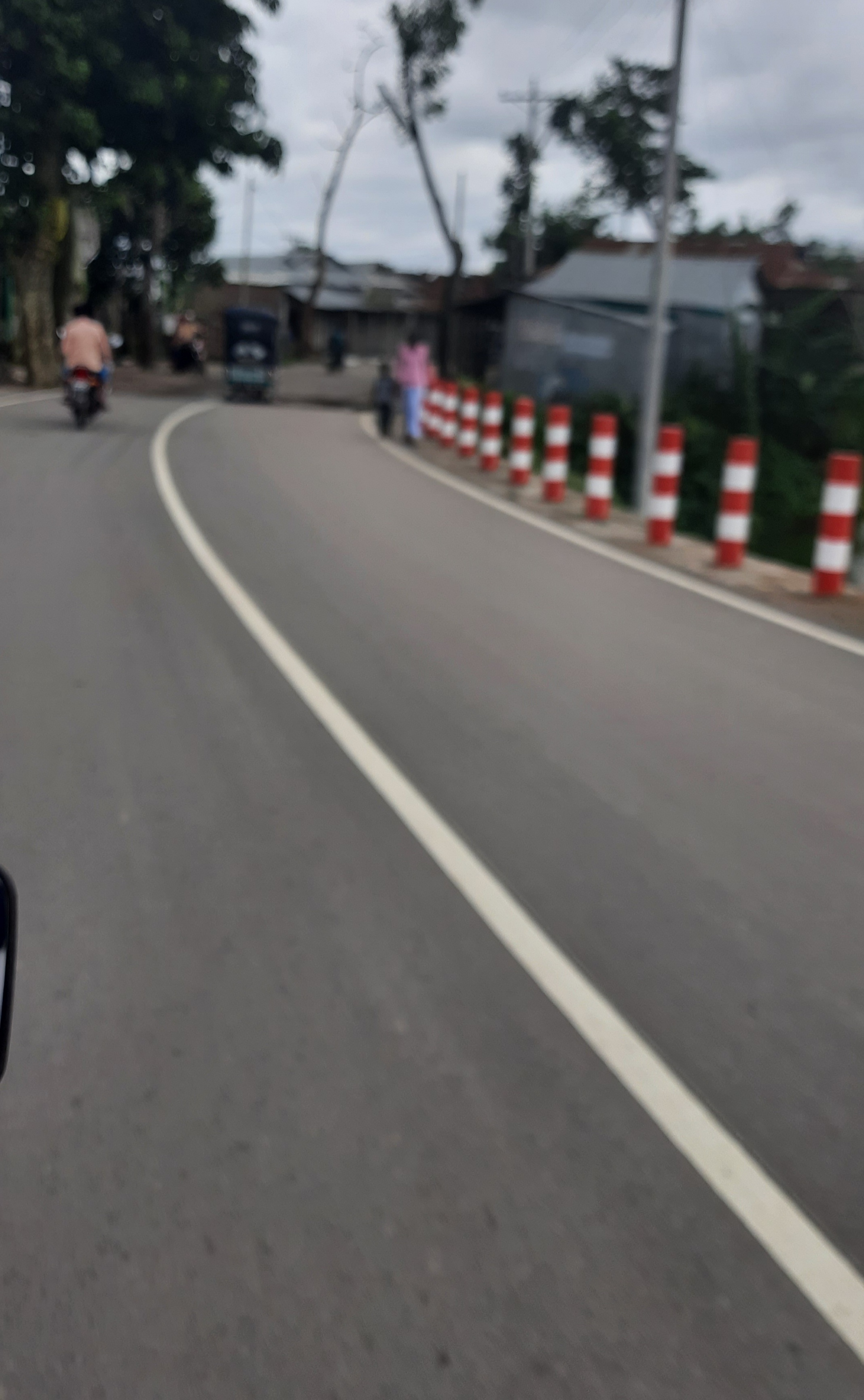 গৌরীপুরে কঠোর লকডাউনের মধ্যে ঈদ আড্ডা