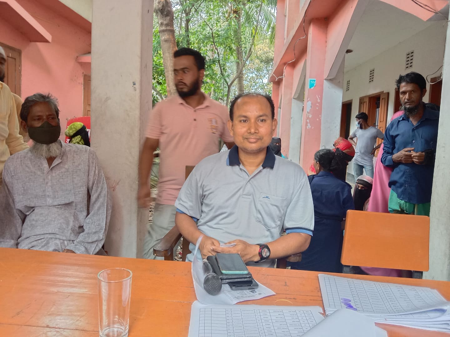 গজারিয়ায় হোসেন্দী ইউনিয়নে অসহায় ও দুস্থ পরিবারের মাঝে চাল ও খাদ্য সামগ্রী বিতরণ