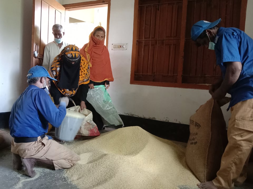 গজারিয়ায় অসহায় ও দুস্থ ১০০ পরিবারের মাঝে খাদ্য সামগ্রী বিতরণ