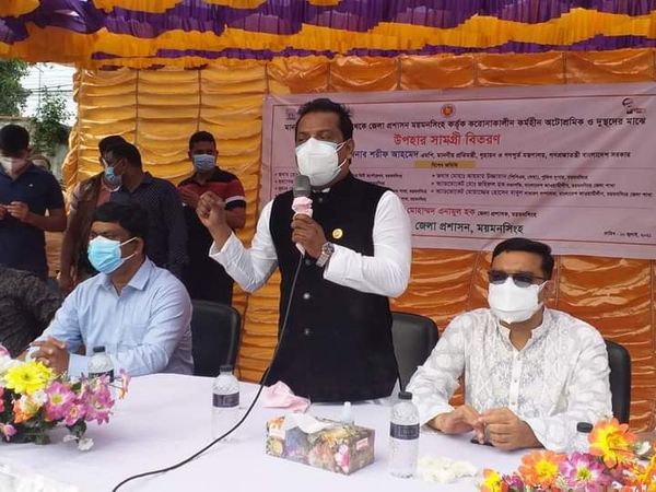 ময়মনসিংহে অটো শ্রমিক ও দুঃস্থদের মাঝে উপহার সামগ্রী বিতরণ করেন প্রতিমন্ত্রী শরীফ আহমেদ এমপি