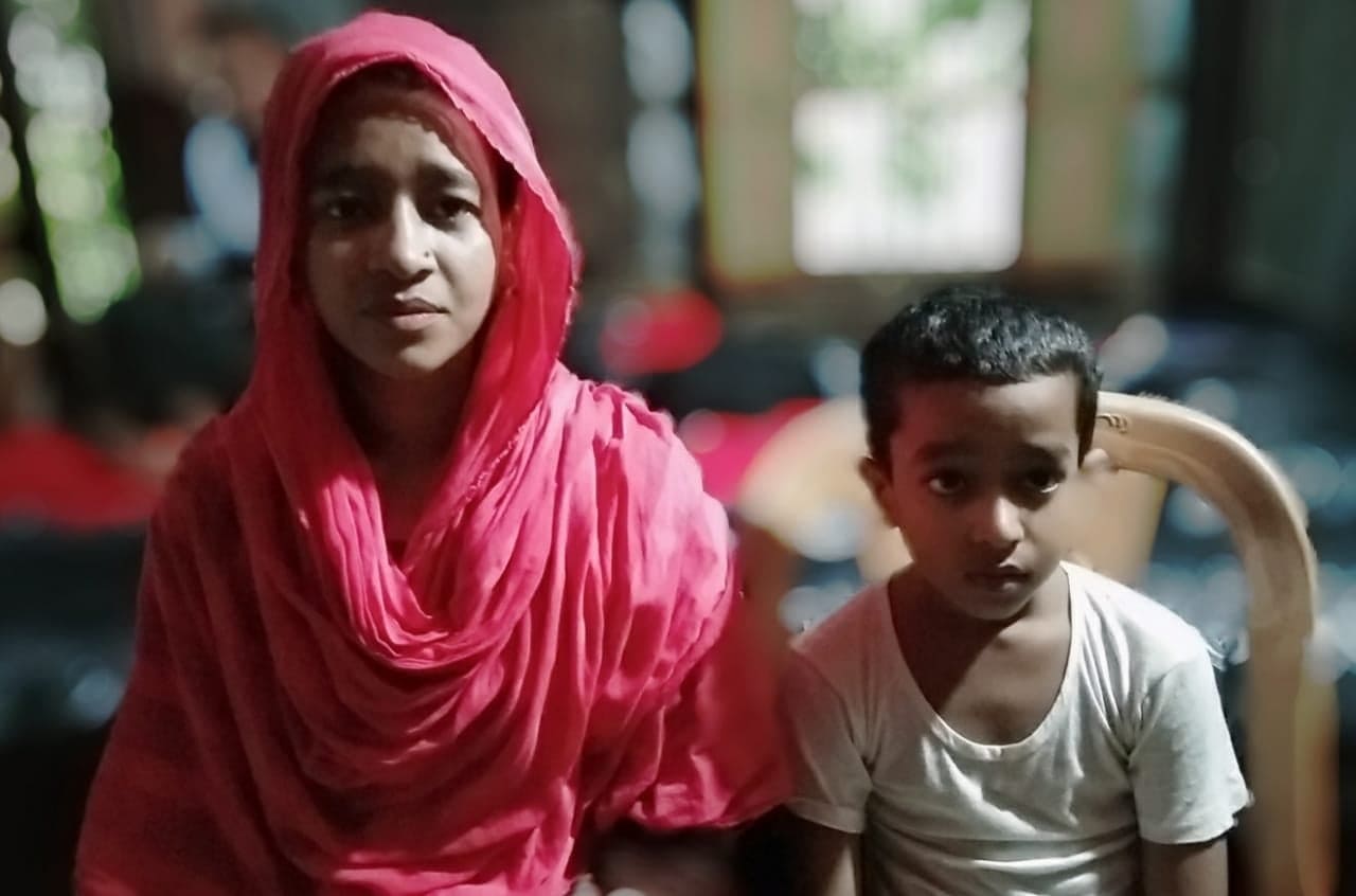 দশ বছর স্বামীর অধিকার থেকে বঞ্চিত শামসুন্নাহার অধিকার পেতে ঘুরছেন মানুষের দ্বারে দ্বারে