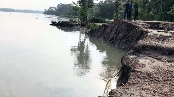 সন্ধ্যার ভাঙনে পাঁচ বসতবাড়ি বিলীন