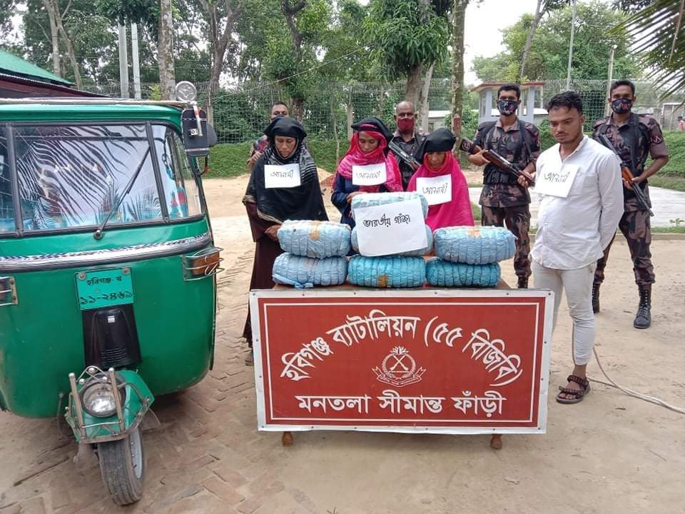 মাধবপুরে গাঁজা পাচারের সময় ৩ বোনসহ আটক ৫