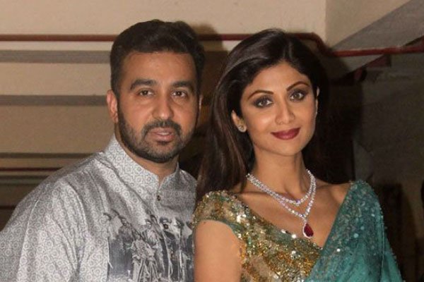 স্বামী পর্ন ছবি তৈরির মামলায় গ্রেপ্তার, শুটিং বাতিল শিল্পা শেট্টির!