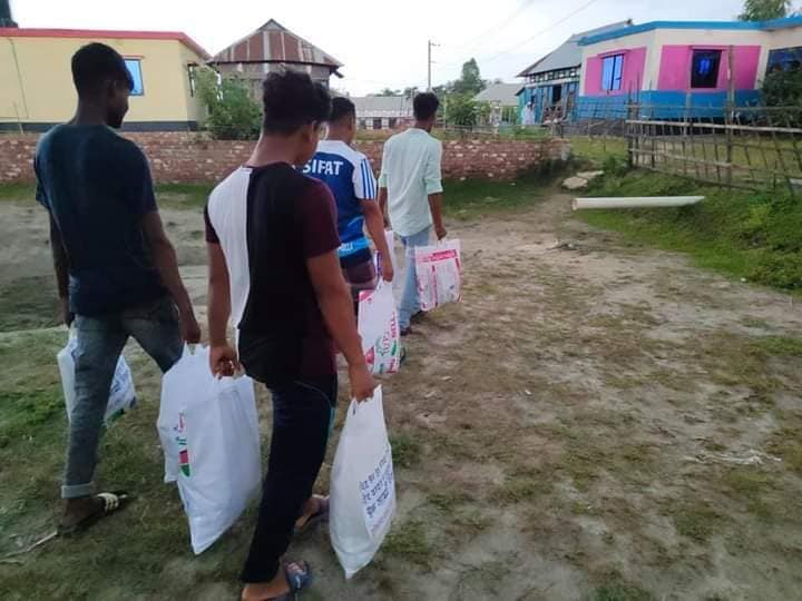 ঈদ উপহার নিয়ে অসহায়দের পাশে হোসেন্দী মানব কল্যাণ ফাউন্ডেশন’