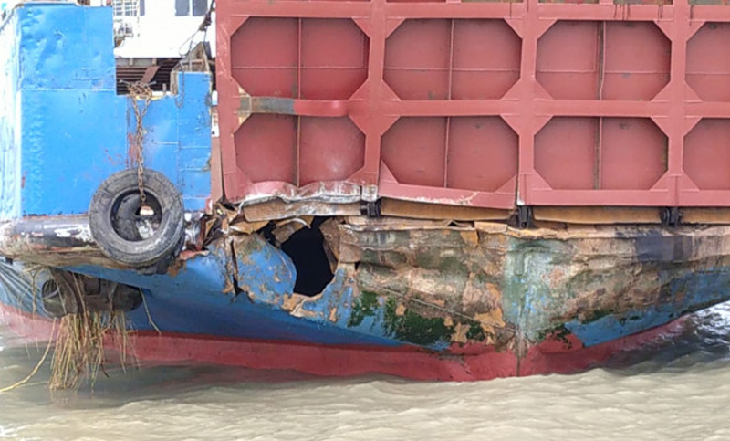 পদ্মা সেতুর পিলারে ফেরির ধাক্কায় ২০ যাত্রী আহত; মাস্টার বরখাস্ত